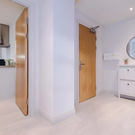 Beautifully Furnished Leeds Home Sleeps 5 Exterior photo