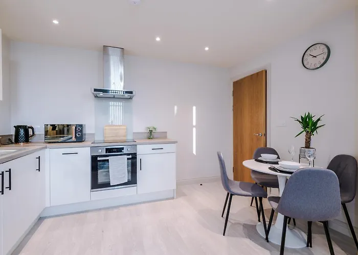 Beautifully Furnished Leeds Home Sleeps 5