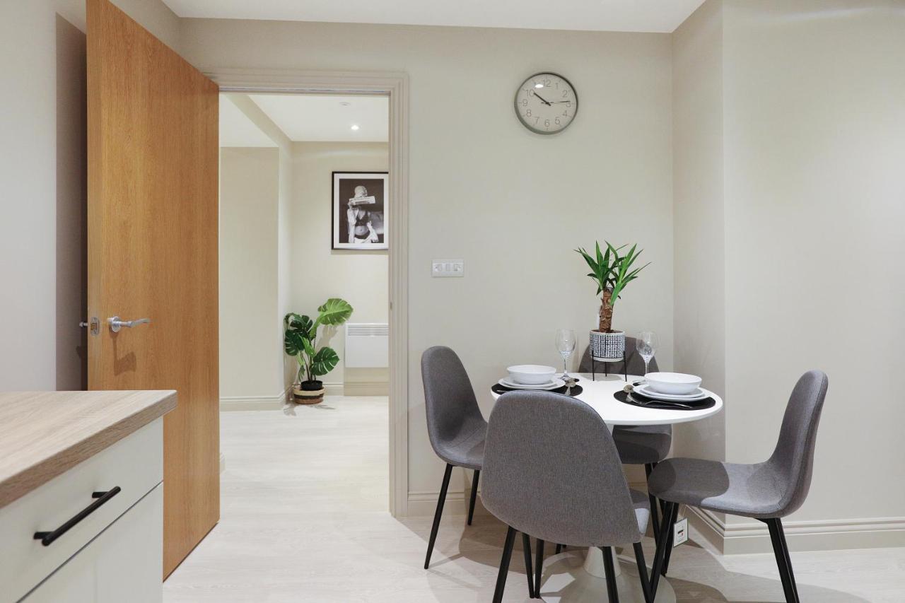 Beautifully Furnished Leeds Sleeps 5 Apartment