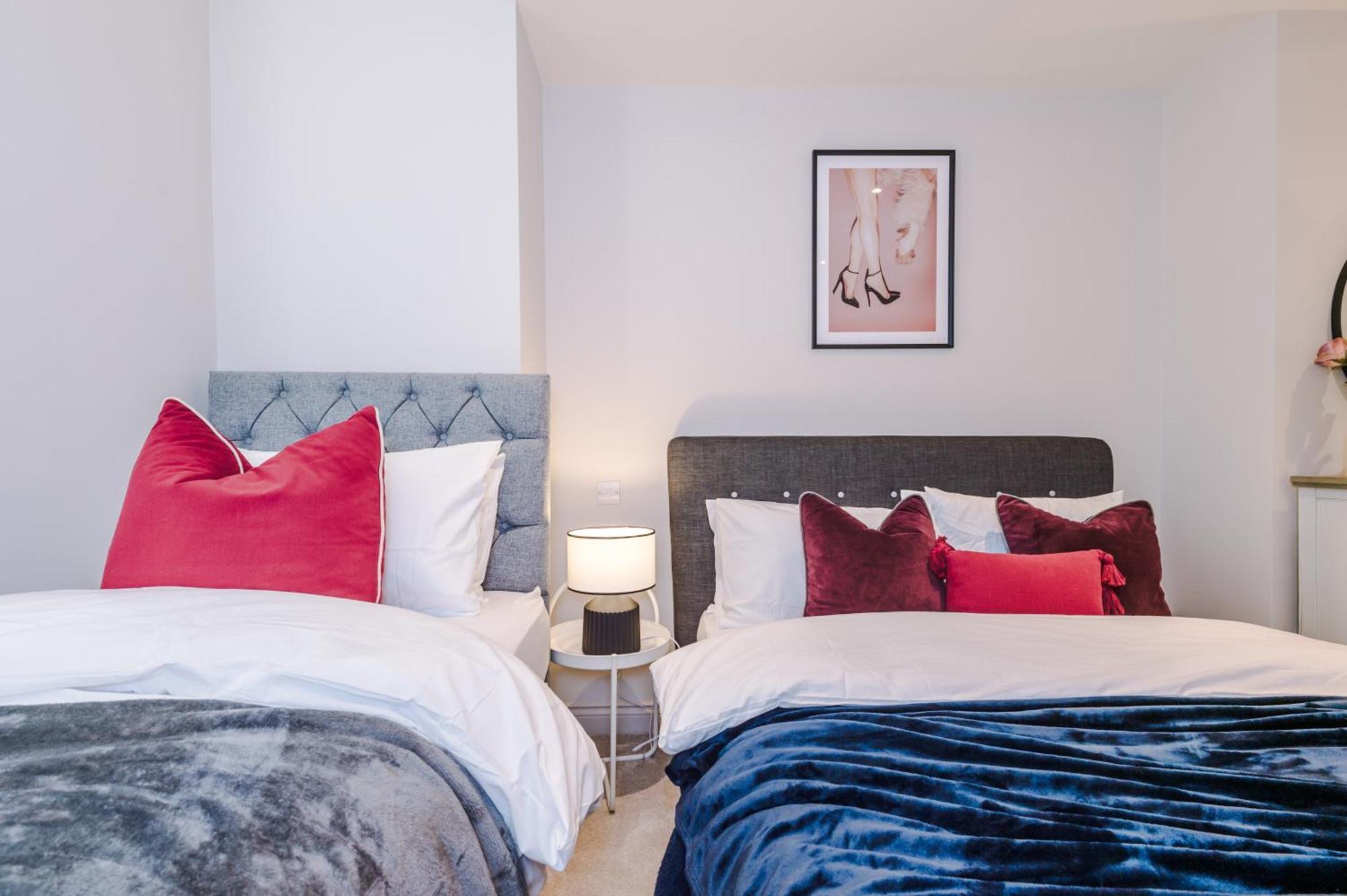 Apartment Beautifully Furnished Leeds Sleeps 5