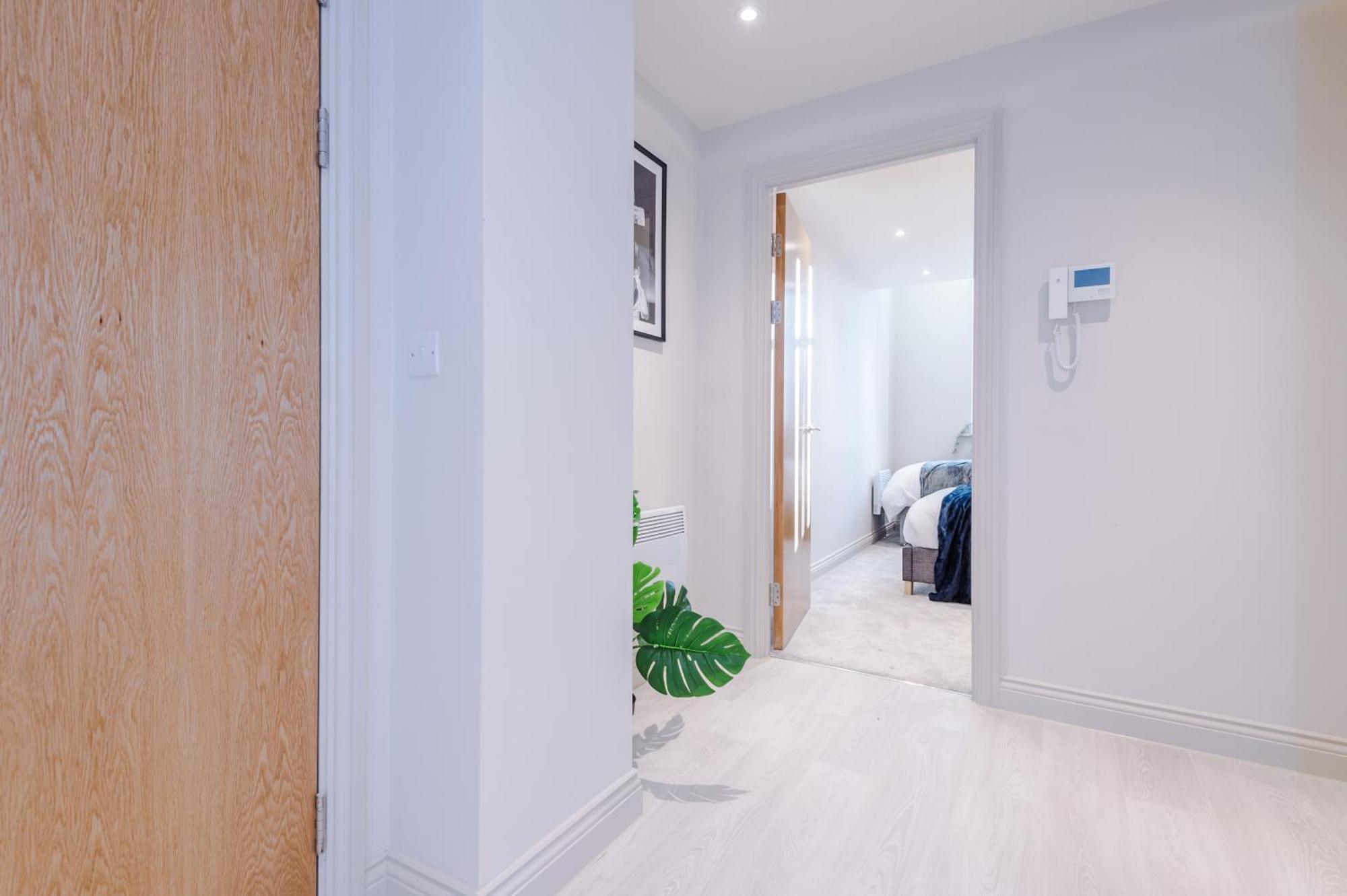 Beautifully Furnished Leeds Sleeps 5 *