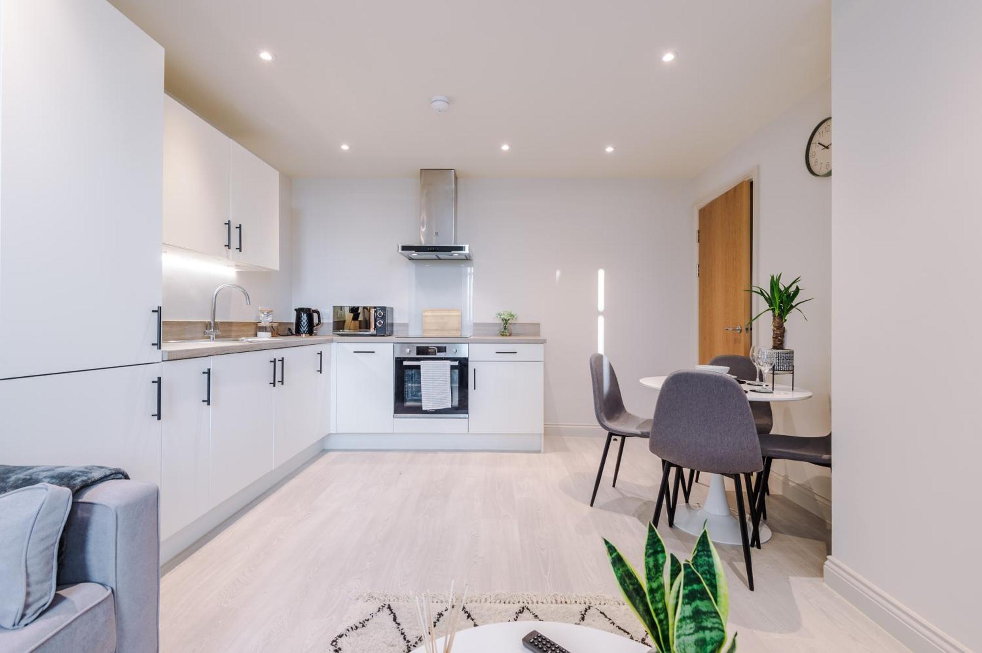 Apartment Beautifully Furnished Leeds Sleeps 5