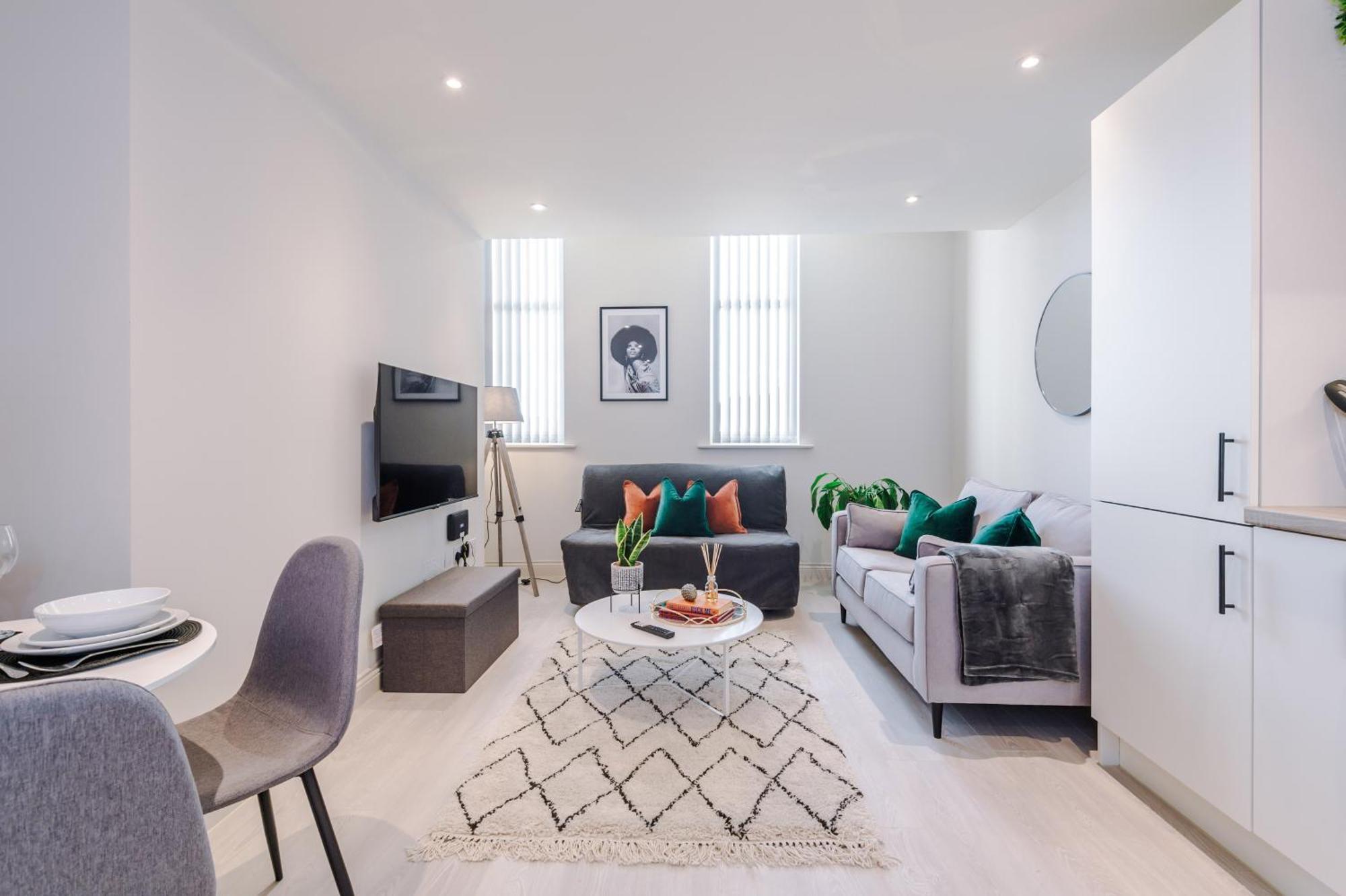 Apartment Beautifully Furnished Leeds Sleeps 5 *